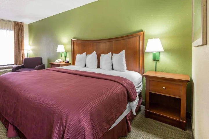 Room 4 of 30