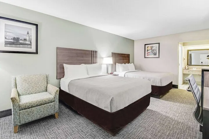 Room 4 of 17