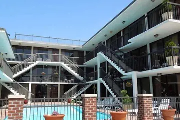 Alamar Resort Inn