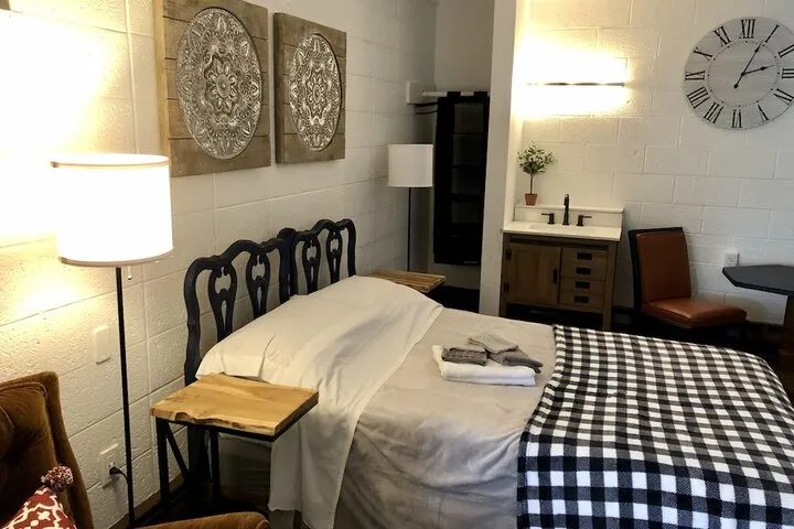 Room 4 of 32