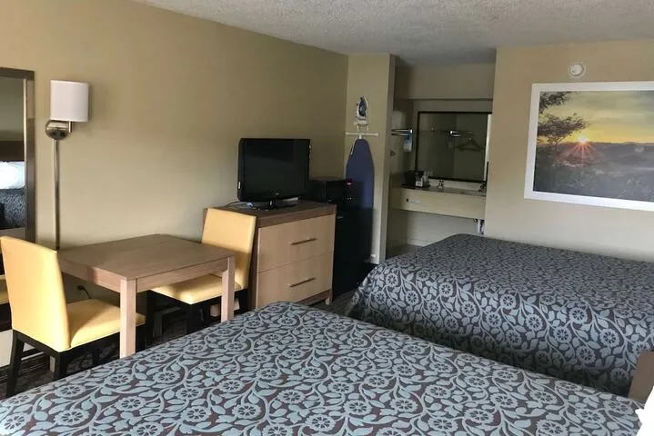 Room 5 of 12