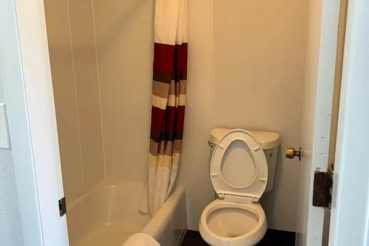 Room 4 of 7