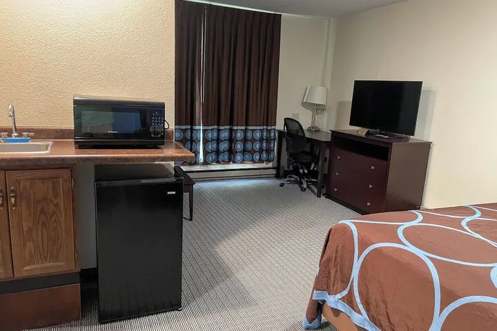 Room 4 of 10