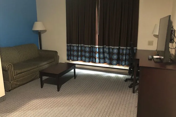 Room 5 of 10
