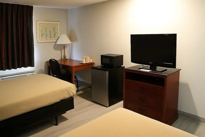 Room 3 of 28