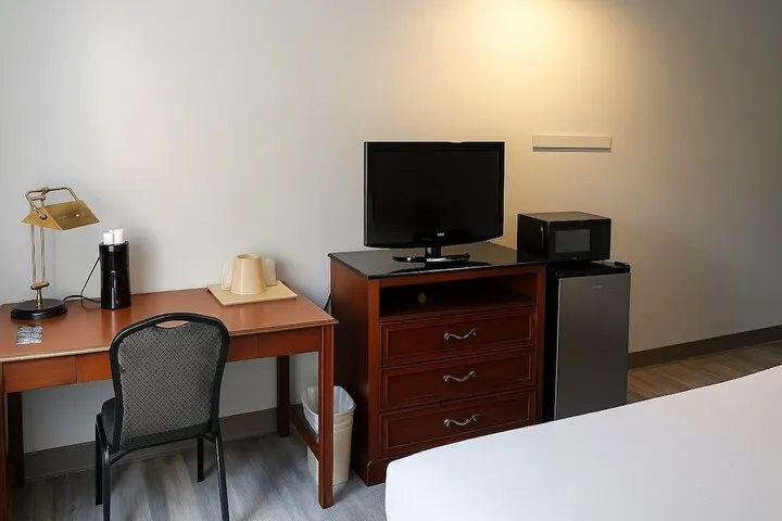 Room 4 of 28