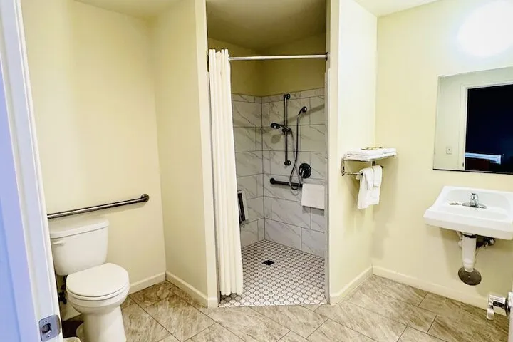 Room 5 of 9