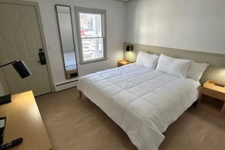 Room 4 of 19