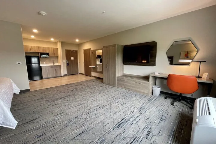 Room 4 of 50