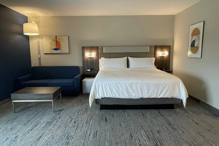 Room 5 of 50
