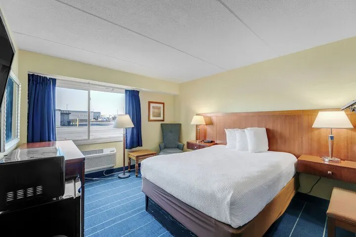 Room 4 of 13