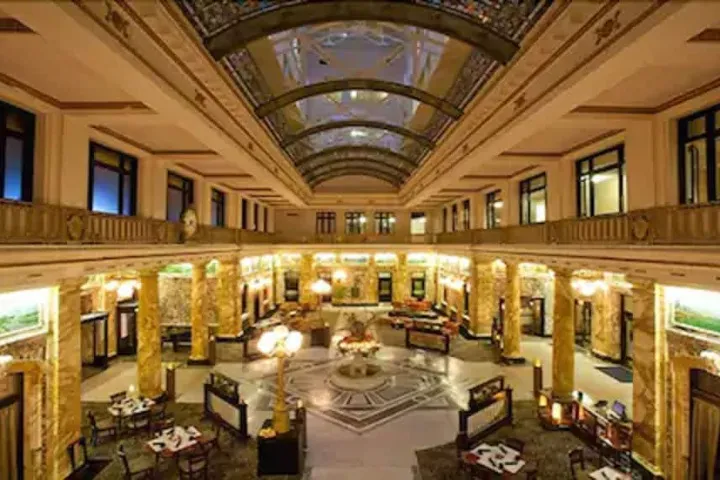 Lobby lounge