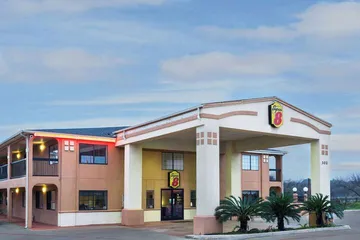 Super 8 by Wyndham San Antonio / Riverwalk Area