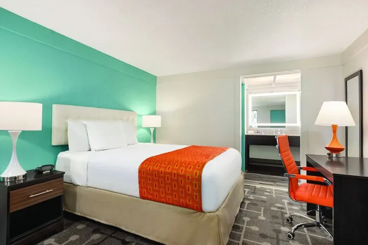Room 4 of 18