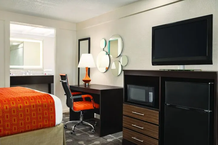 Room 3 of 18