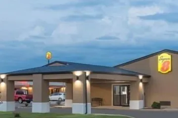 Super 8 by Wyndham Charleston / Sikeston East MO