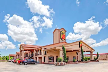 Super 8 by Wyndham Mont Belvieu / Baytown East