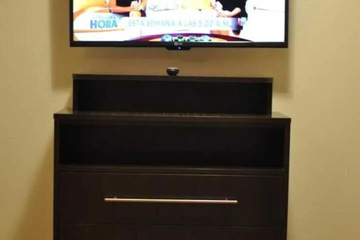 Room 4 of 17