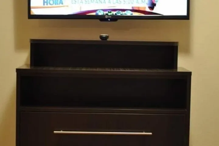 Room 5 of 17