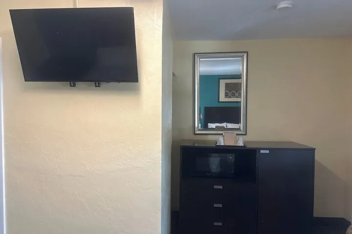 Room 3 of 17