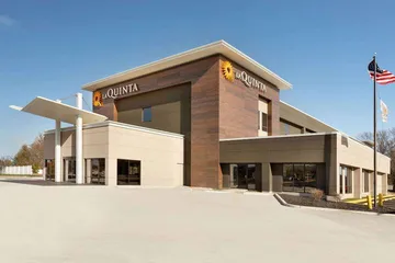 La Quinta Inn & Suites by Wyndham St. Louis Route 66