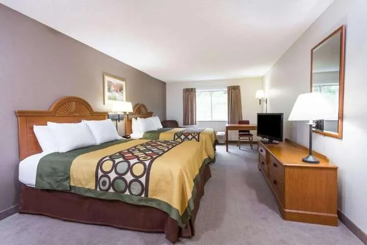 Room 2 of 10