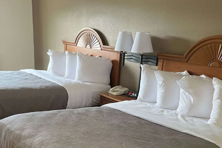 Room 4 of 10