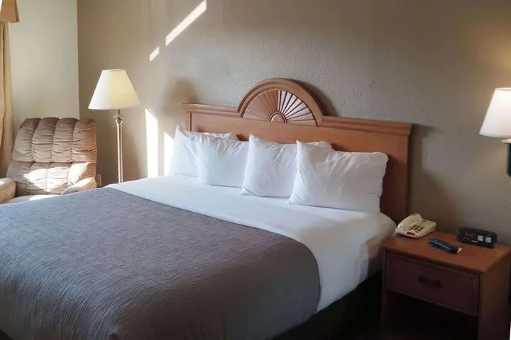Room 3 of 10