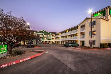 HomeTowne Studios by Red Roof Austin