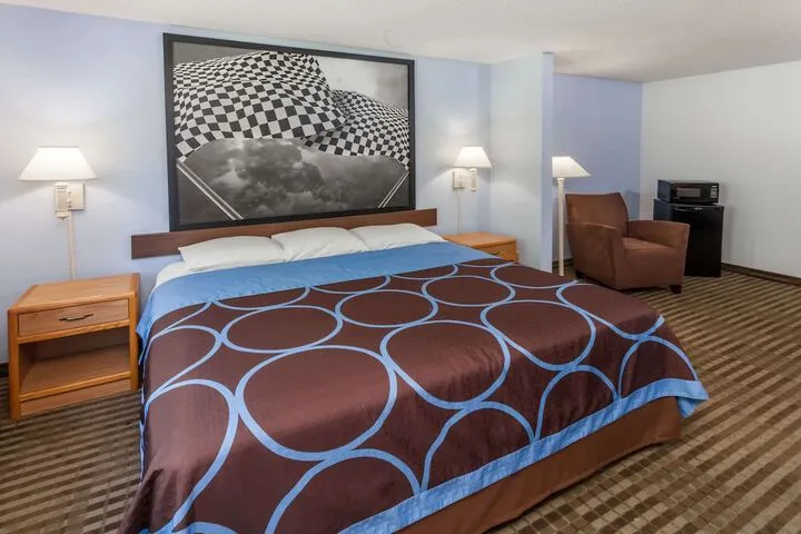 Room 4 of 17