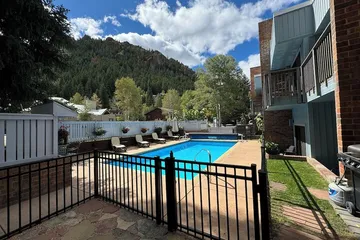 Shadow Mountain Lodge