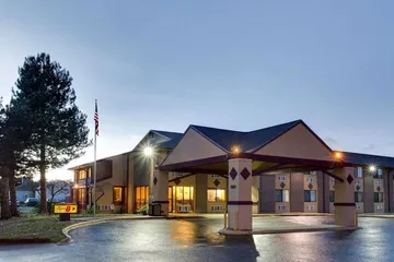 Super 8 by Wyndham Denver Stapleton