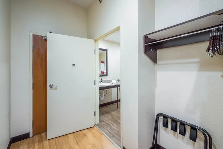 Room 5 of 40
