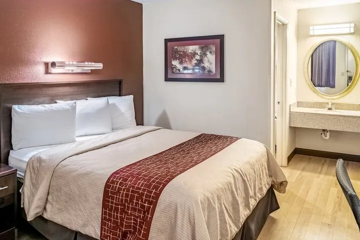 Room 4 of 25