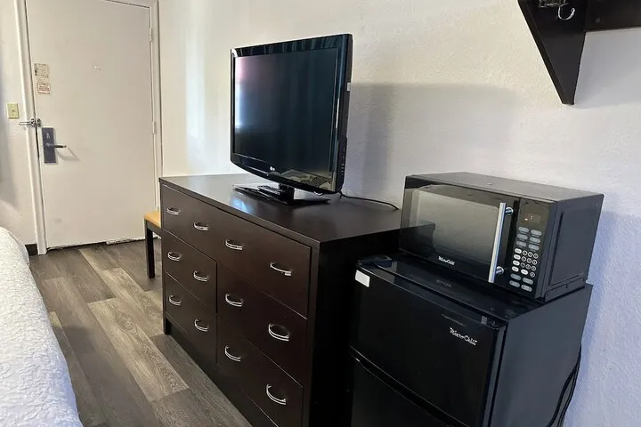 Room 5 of 19