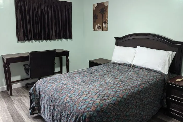 Room 4 of 15