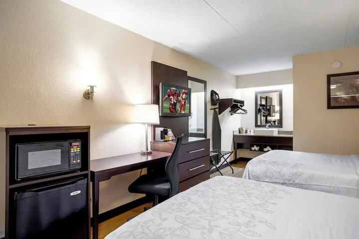 Room 4 of 32
