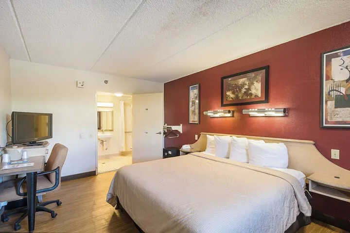 Room 4 of 28