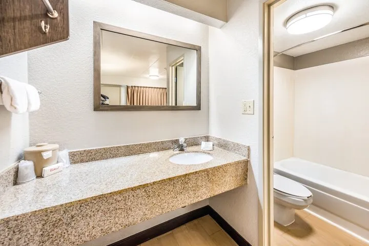 Room 4 of 28