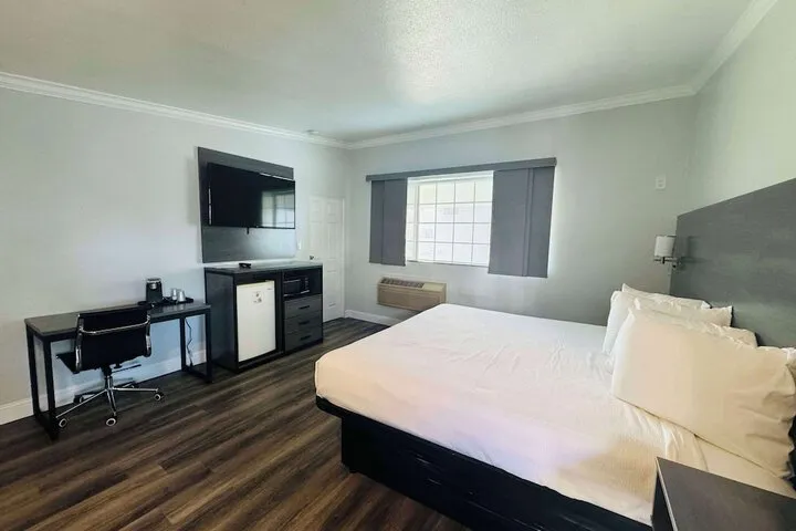 Room 4 of 26