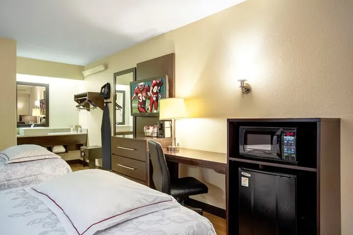 Room 4 of 35