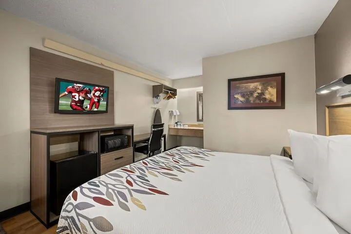 Room 4 of 33