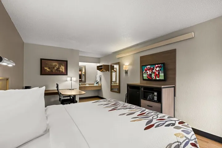 Room 5 of 33