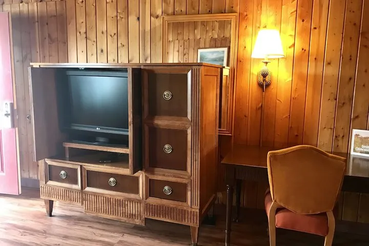 Room 5 of 62