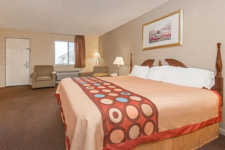 Room 5 of 15