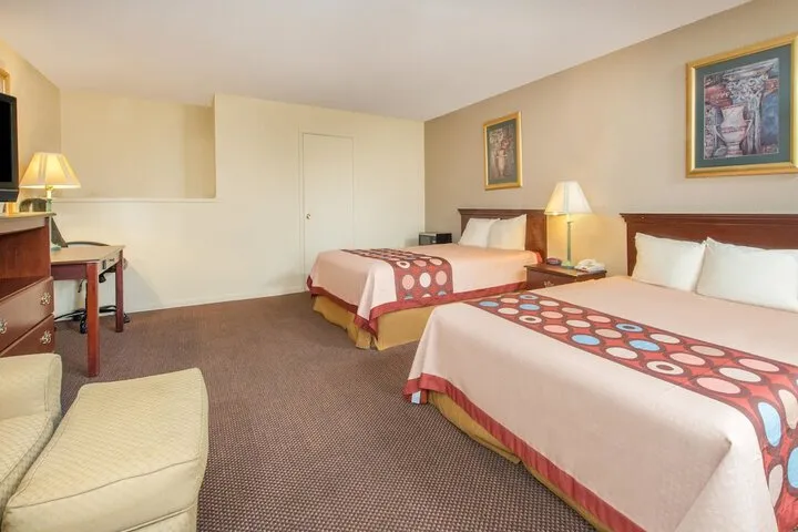Room 4 of 15