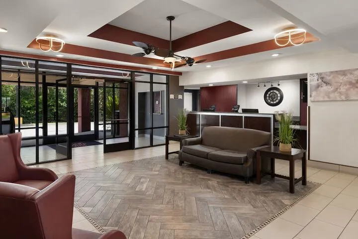Lobby lounge
