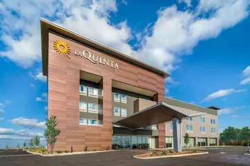 La Quinta Inn & Suites by Wyndham Louisville NE / Old Henry Rd