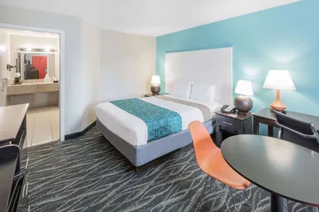 Howard Johnson by Wyndham Houston Hobby Airport