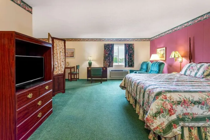 Room 4 of 27